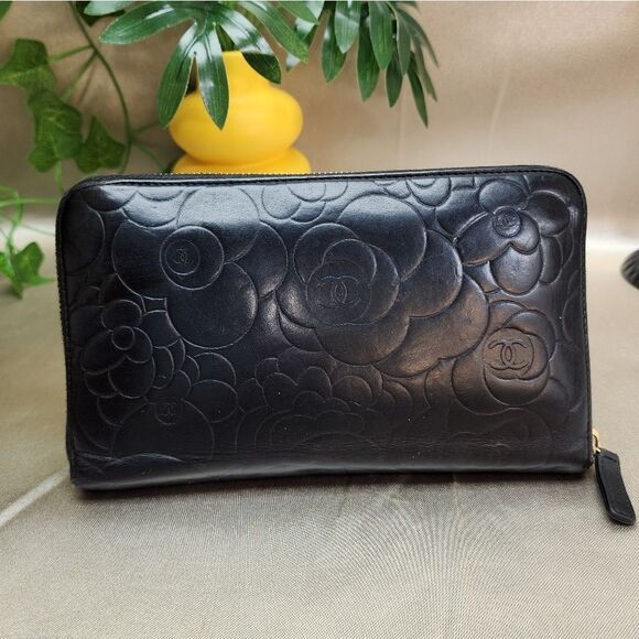Authentic Chanel Lambskin Camellia Embossed Zip Around Organizer Wallet Black - Picture 4 of 17